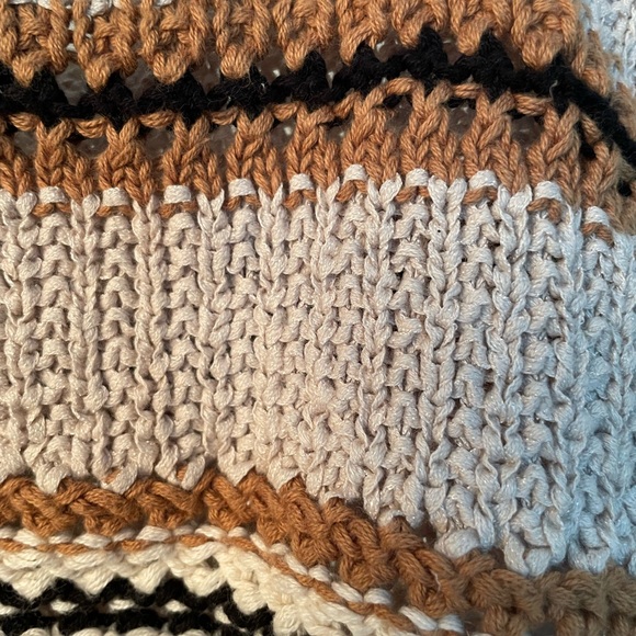 Crotchet crop top - Picture 3 of 3